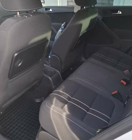 Білий Фольксваген Тігуан, об'ємом двигуна 2 л та пробігом 272 тис. км за 13200 $, фото 5 на Automoto.ua