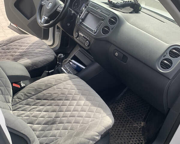 Білий Фольксваген Тігуан, об'ємом двигуна 2 л та пробігом 255 тис. км за 14700 $, фото 19 на Automoto.ua