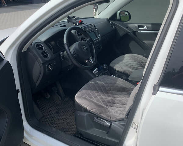 Білий Фольксваген Тігуан, об'ємом двигуна 2 л та пробігом 255 тис. км за 14700 $, фото 10 на Automoto.ua