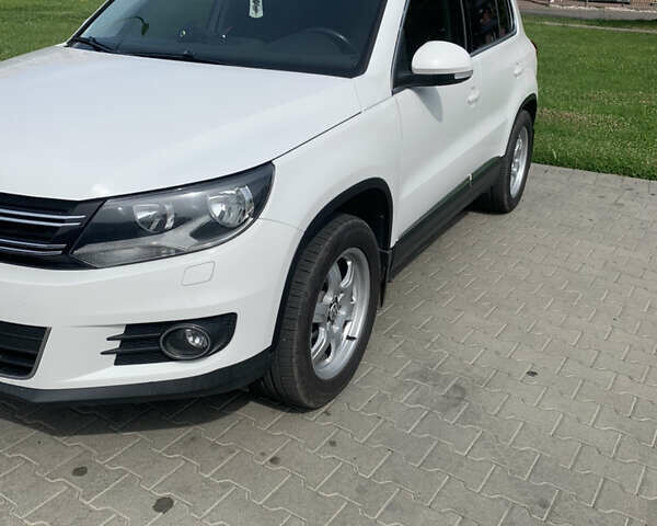 Білий Фольксваген Тігуан, об'ємом двигуна 2 л та пробігом 255 тис. км за 14700 $, фото 1 на Automoto.ua