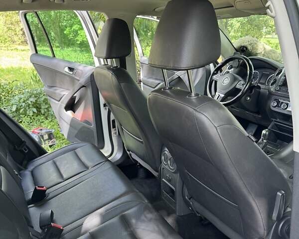 Белый Фольксваген Тигуан, объемом двигателя 1.98 л и пробегом 208 тыс. км за 10600 $, фото 4 на Automoto.ua