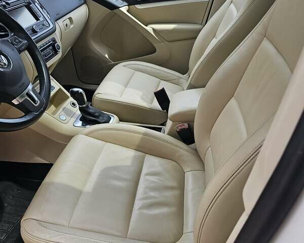 Білий Фольксваген Тігуан, об'ємом двигуна 1.98 л та пробігом 162 тис. км за 11800 $, фото 17 на Automoto.ua