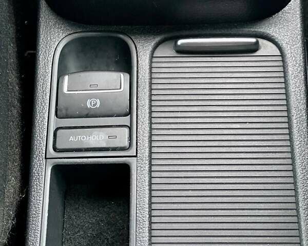 Белый Фольксваген Тигуан, объемом двигателя 2 л и пробегом 236 тыс. км за 12800 $, фото 23 на Automoto.ua