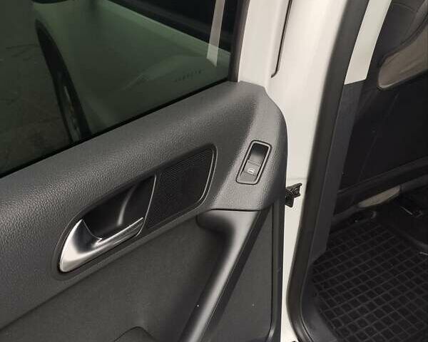 Белый Фольксваген Тигуан, объемом двигателя 2 л и пробегом 217 тыс. км за 12450 $, фото 27 на Automoto.ua