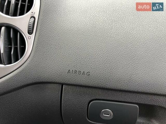 Білий Фольксваген Тігуан, об'ємом двигуна 2 л та пробігом 165 тис. км за 13600 $, фото 47 на Automoto.ua