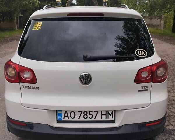 Белый Фольксваген Тигуан, объемом двигателя 2 л и пробегом 217 тыс. км за 12450 $, фото 32 на Automoto.ua