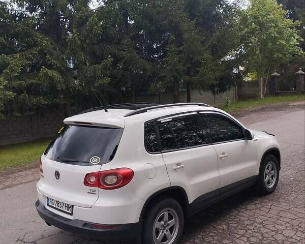 Белый Фольксваген Тигуан, объемом двигателя 2 л и пробегом 217 тыс. км за 12450 $, фото 33 на Automoto.ua