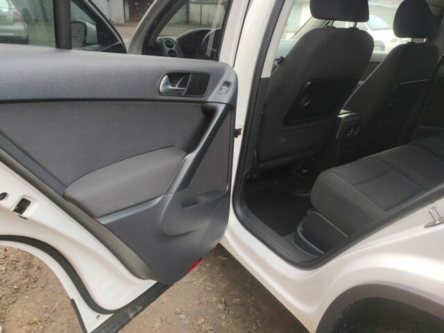 Белый Фольксваген Тигуан, объемом двигателя 2 л и пробегом 170 тыс. км за 9500 $, фото 15 на Automoto.ua