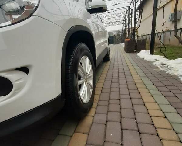 Белый Фольксваген Тигуан, объемом двигателя 1.97 л и пробегом 215 тыс. км за 13000 $, фото 20 на Automoto.ua