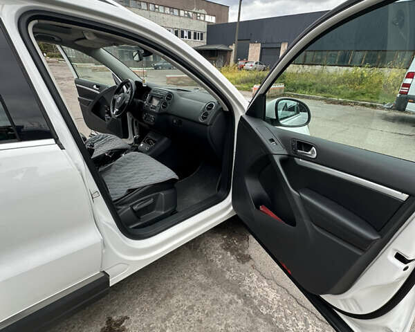 Белый Фольксваген Тигуан, объемом двигателя 1.98 л и пробегом 215 тыс. км за 12500 $, фото 6 на Automoto.ua