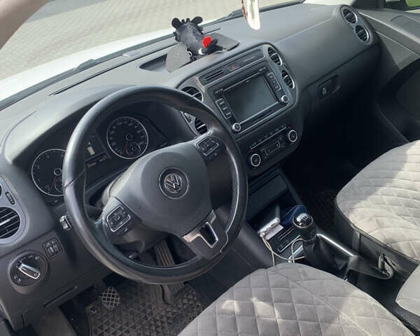 Білий Фольксваген Тігуан, об'ємом двигуна 2 л та пробігом 255 тис. км за 14700 $, фото 11 на Automoto.ua