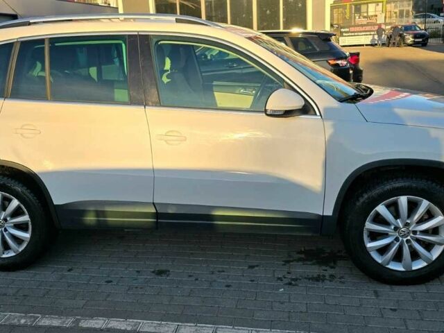 Белый Фольксваген Тигуан, объемом двигателя 2 л и пробегом 289 тыс. км за 9200 $, фото 14 на Automoto.ua