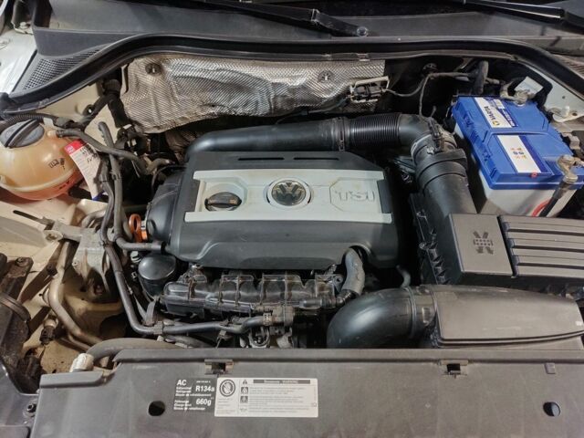 Белый Фольксваген Тигуан, объемом двигателя 2 л и пробегом 170 тыс. км за 9500 $, фото 6 на Automoto.ua