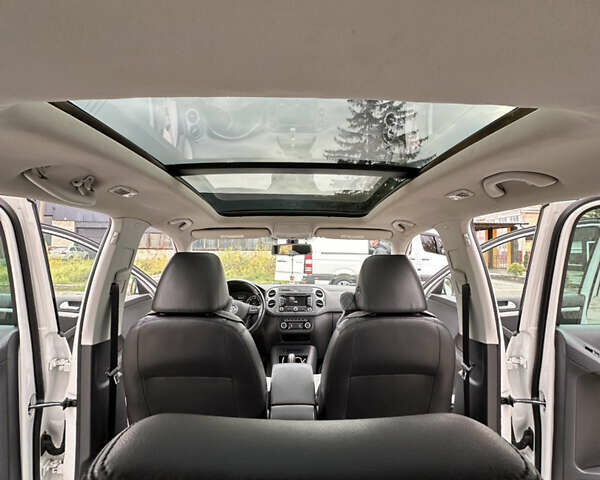 Белый Фольксваген Тигуан, объемом двигателя 1.98 л и пробегом 215 тыс. км за 12500 $, фото 1 на Automoto.ua