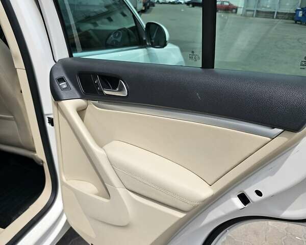 Білий Фольксваген Тігуан, об'ємом двигуна 1.98 л та пробігом 162 тис. км за 11800 $, фото 21 на Automoto.ua