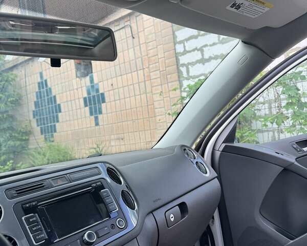 Белый Фольксваген Тигуан, объемом двигателя 1.98 л и пробегом 208 тыс. км за 10600 $, фото 8 на Automoto.ua