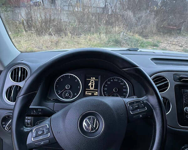 Белый Фольксваген Тигуан, объемом двигателя 1.97 л и пробегом 318 тыс. км за 13300 $, фото 14 на Automoto.ua