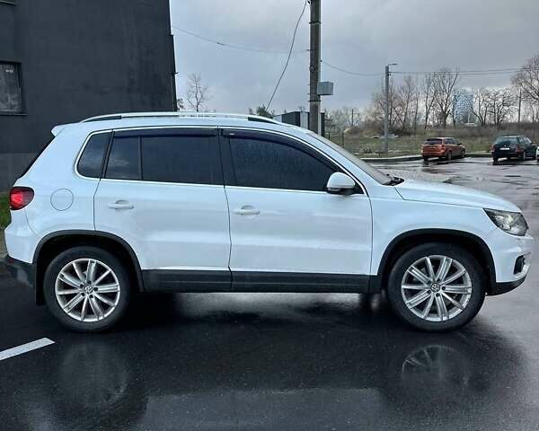 Білий Фольксваген Тігуан, об'ємом двигуна 1.98 л та пробігом 218 тис. км за 10000 $, фото 9 на Automoto.ua