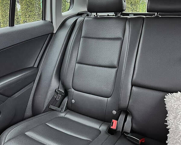 Білий Фольксваген Тігуан, об'ємом двигуна 2 л та пробігом 180 тис. км за 12000 $, фото 21 на Automoto.ua