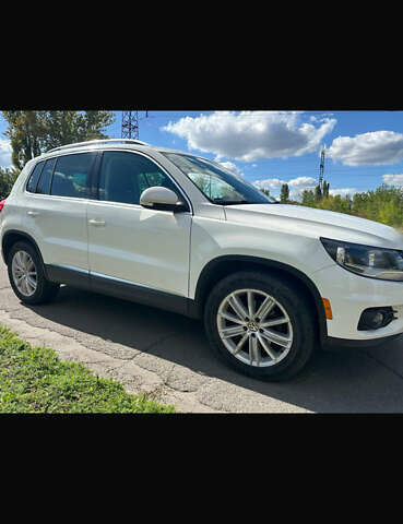 Білий Фольксваген Тігуан, об'ємом двигуна 1.98 л та пробігом 240 тис. км за 9900 $, фото 1 на Automoto.ua