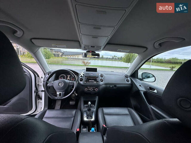 Білий Фольксваген Тігуан, об'ємом двигуна 2 л та пробігом 180 тис. км за 12000 $, фото 13 на Automoto.ua