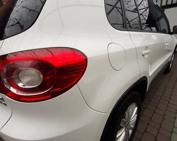 Белый Фольксваген Тигуан, объемом двигателя 1.97 л и пробегом 215 тыс. км за 13000 $, фото 14 на Automoto.ua