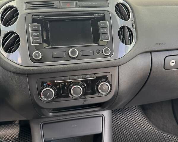 Белый Фольксваген Тигуан, объемом двигателя 1.98 л и пробегом 208 тыс. км за 10600 $, фото 2 на Automoto.ua