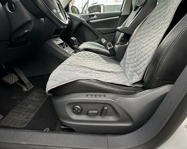 Белый Фольксваген Тигуан, объемом двигателя 1.98 л и пробегом 215 тыс. км за 12500 $, фото 4 на Automoto.ua