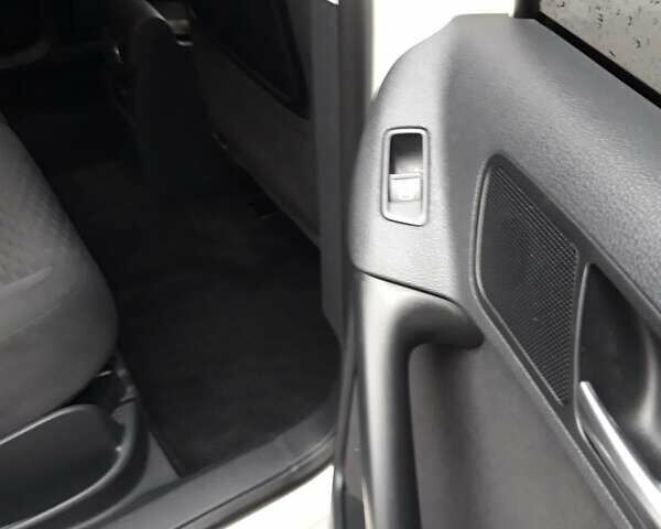 Белый Фольксваген Тигуан, объемом двигателя 1.97 л и пробегом 215 тыс. км за 13000 $, фото 25 на Automoto.ua