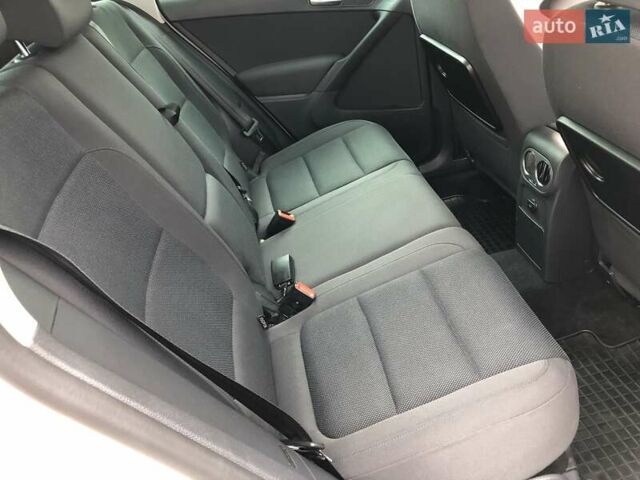 Білий Фольксваген Тігуан, об'ємом двигуна 2 л та пробігом 165 тис. км за 13600 $, фото 73 на Automoto.ua