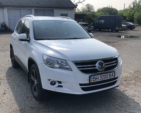 Білий Фольксваген Тігуан, об'ємом двигуна 1.97 л та пробігом 126 тис. км за 13000 $, фото 3 на Automoto.ua