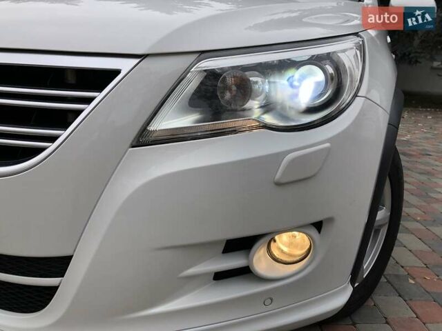 Білий Фольксваген Тігуан, об'ємом двигуна 2 л та пробігом 165 тис. км за 13600 $, фото 127 на Automoto.ua