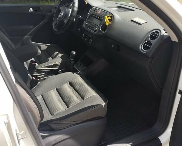 Белый Фольксваген Тигуан, объемом двигателя 2 л и пробегом 217 тыс. км за 12450 $, фото 39 на Automoto.ua