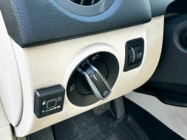 Белый Фольксваген Тигуан, объемом двигателя 2 л и пробегом 277 тыс. км за 11450 $, фото 6 на Automoto.ua