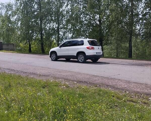 Белый Фольксваген Тигуан, объемом двигателя 2 л и пробегом 217 тыс. км за 12450 $, фото 5 на Automoto.ua