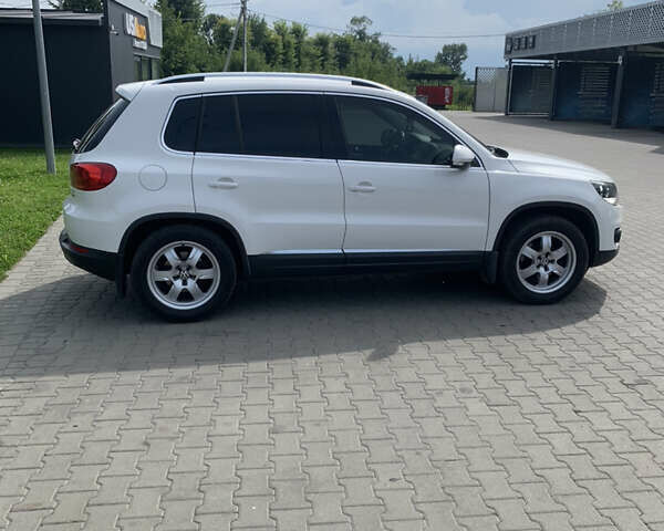 Білий Фольксваген Тігуан, об'ємом двигуна 2 л та пробігом 255 тис. км за 14700 $, фото 4 на Automoto.ua