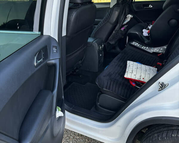 Белый Фольксваген Тигуан, объемом двигателя 1.98 л и пробегом 229 тыс. км за 13500 $, фото 9 на Automoto.ua