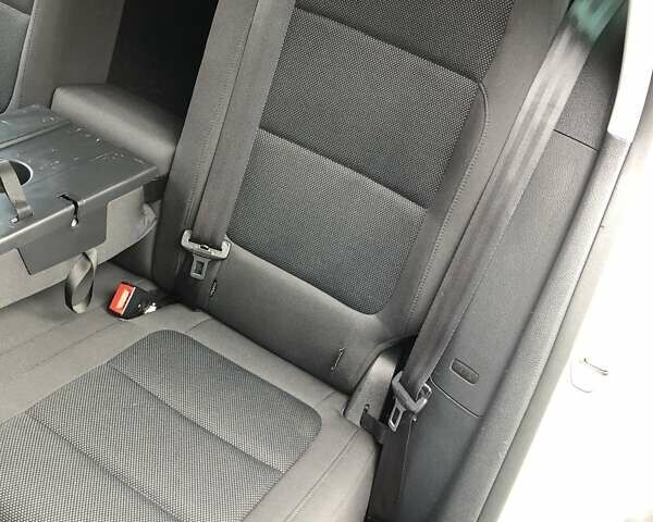 Білий Фольксваген Тігуан, об'ємом двигуна 2 л та пробігом 165 тис. км за 13600 $, фото 44 на Automoto.ua