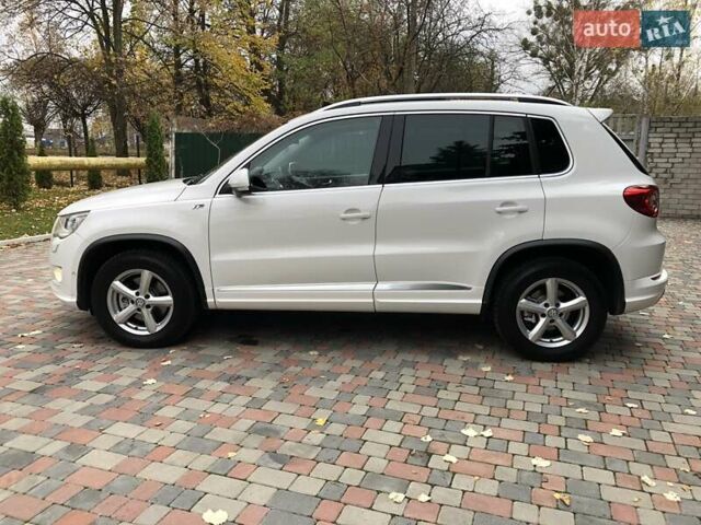 Білий Фольксваген Тігуан, об'ємом двигуна 2 л та пробігом 165 тис. км за 13600 $, фото 116 на Automoto.ua