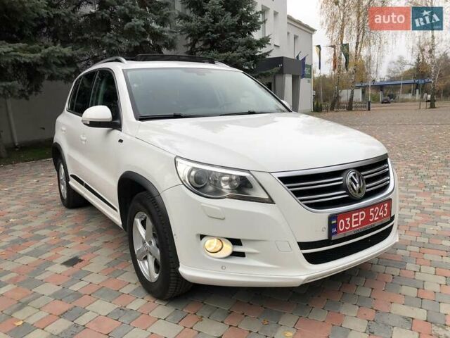 Білий Фольксваген Тігуан, об'ємом двигуна 2 л та пробігом 165 тис. км за 13600 $, фото 123 на Automoto.ua