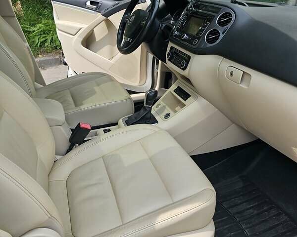 Білий Фольксваген Тігуан, об'ємом двигуна 1.98 л та пробігом 162 тис. км за 11800 $, фото 24 на Automoto.ua