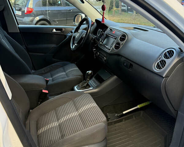 Білий Фольксваген Тігуан, об'ємом двигуна 1.98 л та пробігом 216 тис. км за 9500 $, фото 11 на Automoto.ua