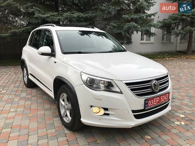 Білий Фольксваген Тігуан, об'ємом двигуна 2 л та пробігом 165 тис. км за 13600 $, фото 113 на Automoto.ua