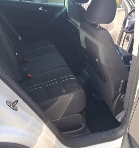 Білий Фольксваген Тігуан, об'ємом двигуна 2 л та пробігом 272 тис. км за 13200 $, фото 3 на Automoto.ua