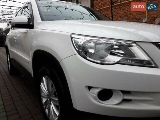 Белый Фольксваген Тигуан, объемом двигателя 1.97 л и пробегом 215 тыс. км за 13000 $, фото 9 на Automoto.ua
