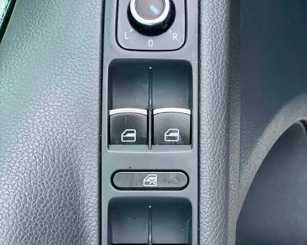 Белый Фольксваген Тигуан, объемом двигателя 2 л и пробегом 236 тыс. км за 12800 $, фото 14 на Automoto.ua