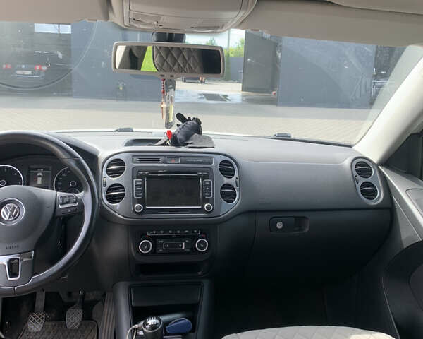 Білий Фольксваген Тігуан, об'ємом двигуна 2 л та пробігом 255 тис. км за 14700 $, фото 14 на Automoto.ua