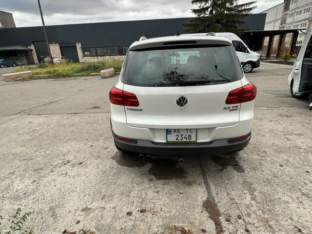 Белый Фольксваген Тигуан, объемом двигателя 2 л и пробегом 215 тыс. км за 12500 $, фото 12 на Automoto.ua