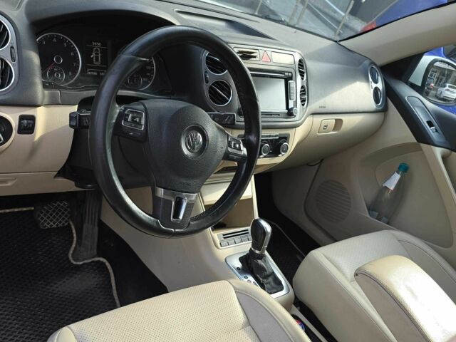 Белый Фольксваген Тигуан, объемом двигателя 2 л и пробегом 289 тыс. км за 9200 $, фото 2 на Automoto.ua