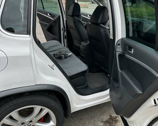 Белый Фольксваген Тигуан, объемом двигателя 1.98 л и пробегом 215 тыс. км за 12500 $, фото 7 на Automoto.ua